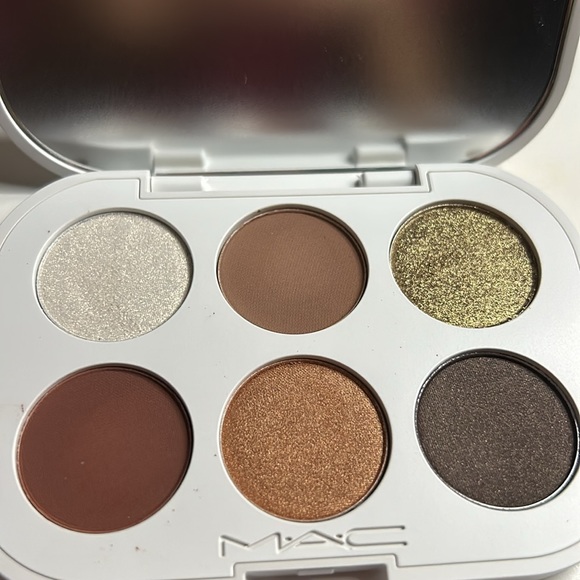 Mac squall goals  eyeshadow palette holiday 2023 - Picture 2 of 3